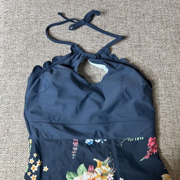 CUPSHE One Piece Swimsuit Tummy Control Halter Bathing Suit Cutout Scalloped M - Picture 5 of 13